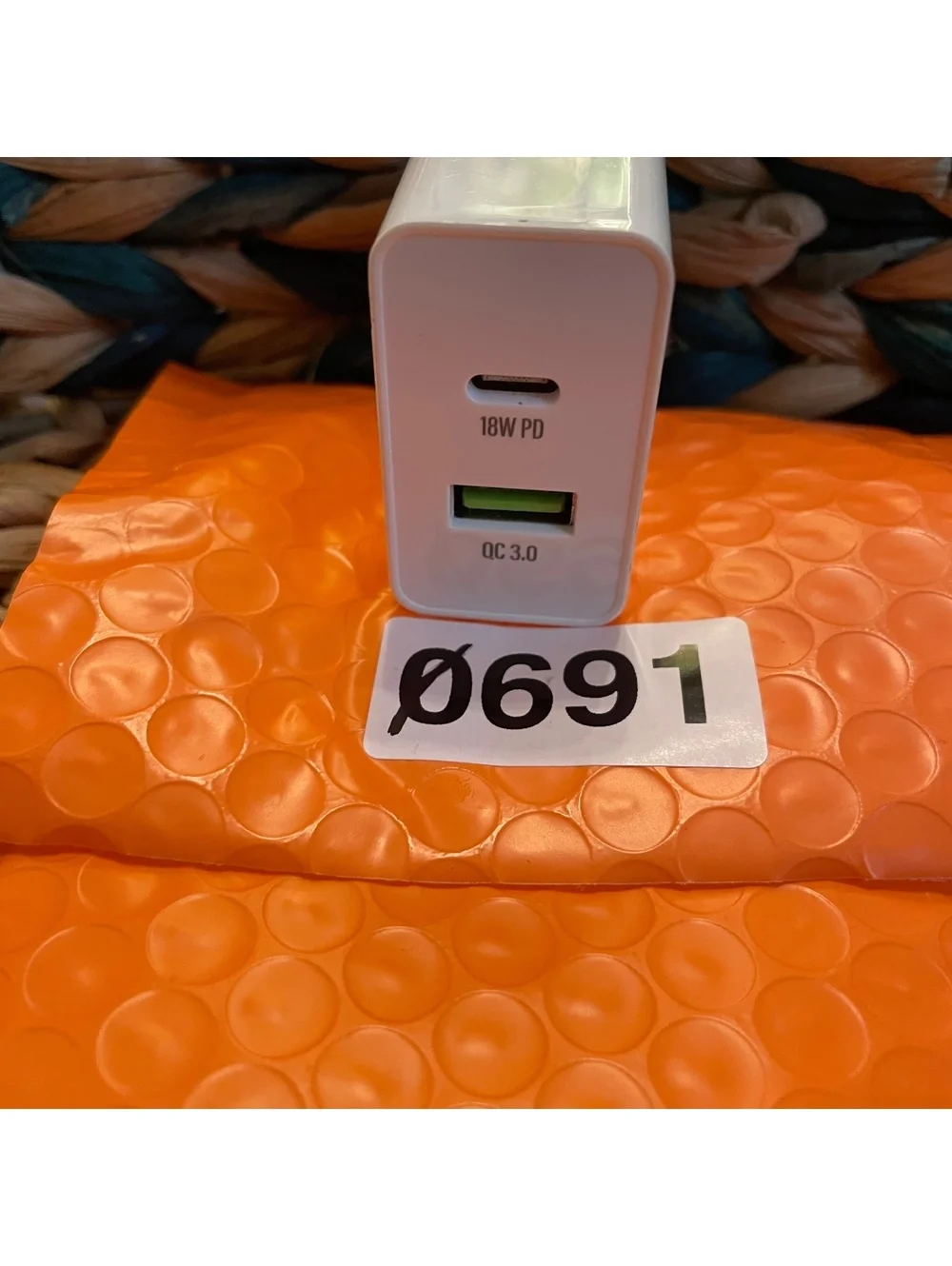✅2-Port 18W PD USB-C and QC 3.0 USB-A Wall Charger